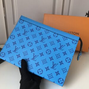 Louis Vuitton DISCOVERY POCHETTE GM Blue