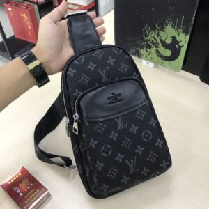 Louis Vuitton AVENUE SLING BAG