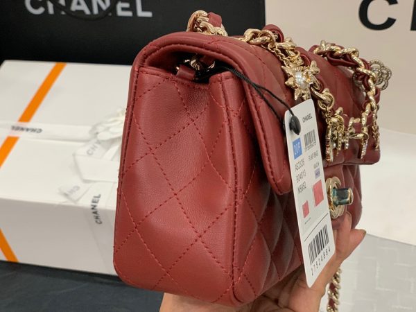 CHANEL-flap-bag-red-AS23267-600x450-1.jpg