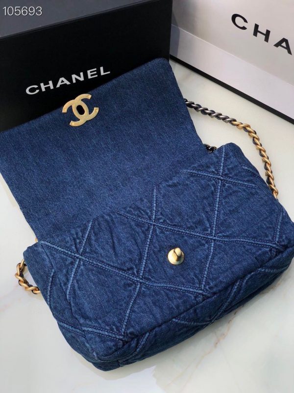 Chanel-Hobo-bag-gold-M-AS11613-600x800-1.jpg