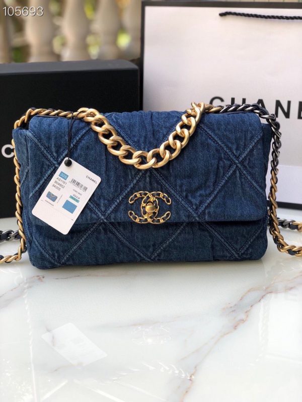 Chanel-Hobo-bag-gold-M-AS11614-600x800-1.jpg