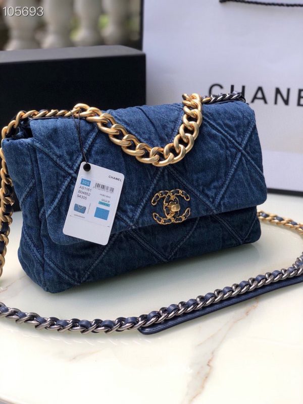 Chanel-Hobo-bag-gold-M-AS11617-600x800-1.jpg