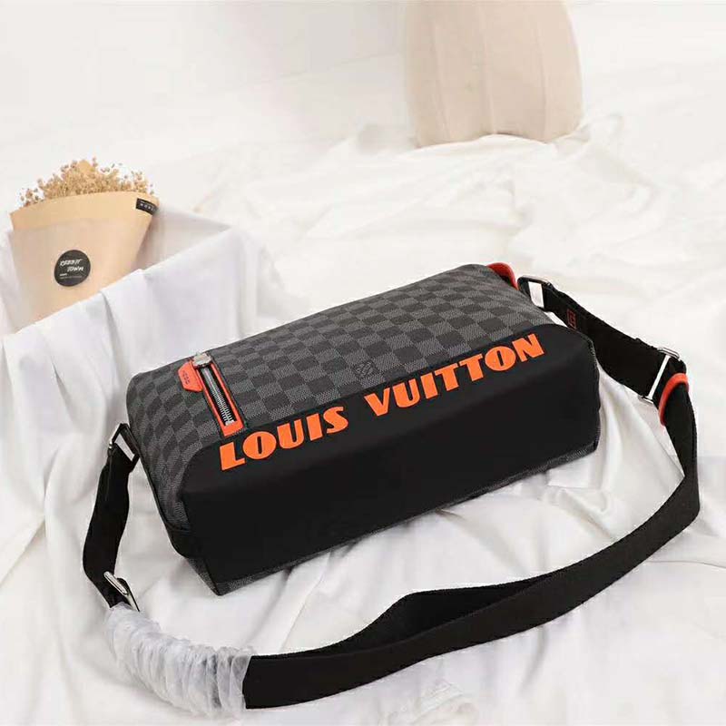 Louis-Vuitton-LV-Men-Damier-Cobalt-Race-Discovery-Messenger-PM-Bag-Grey-9.jpg