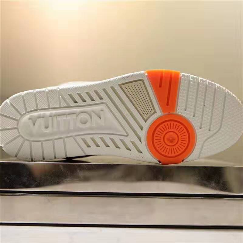 Louis-Vuitton-LV-Unisex-LV-Trainer-Sneaker-in-Grained-Calf-Leather-White-9.jpg