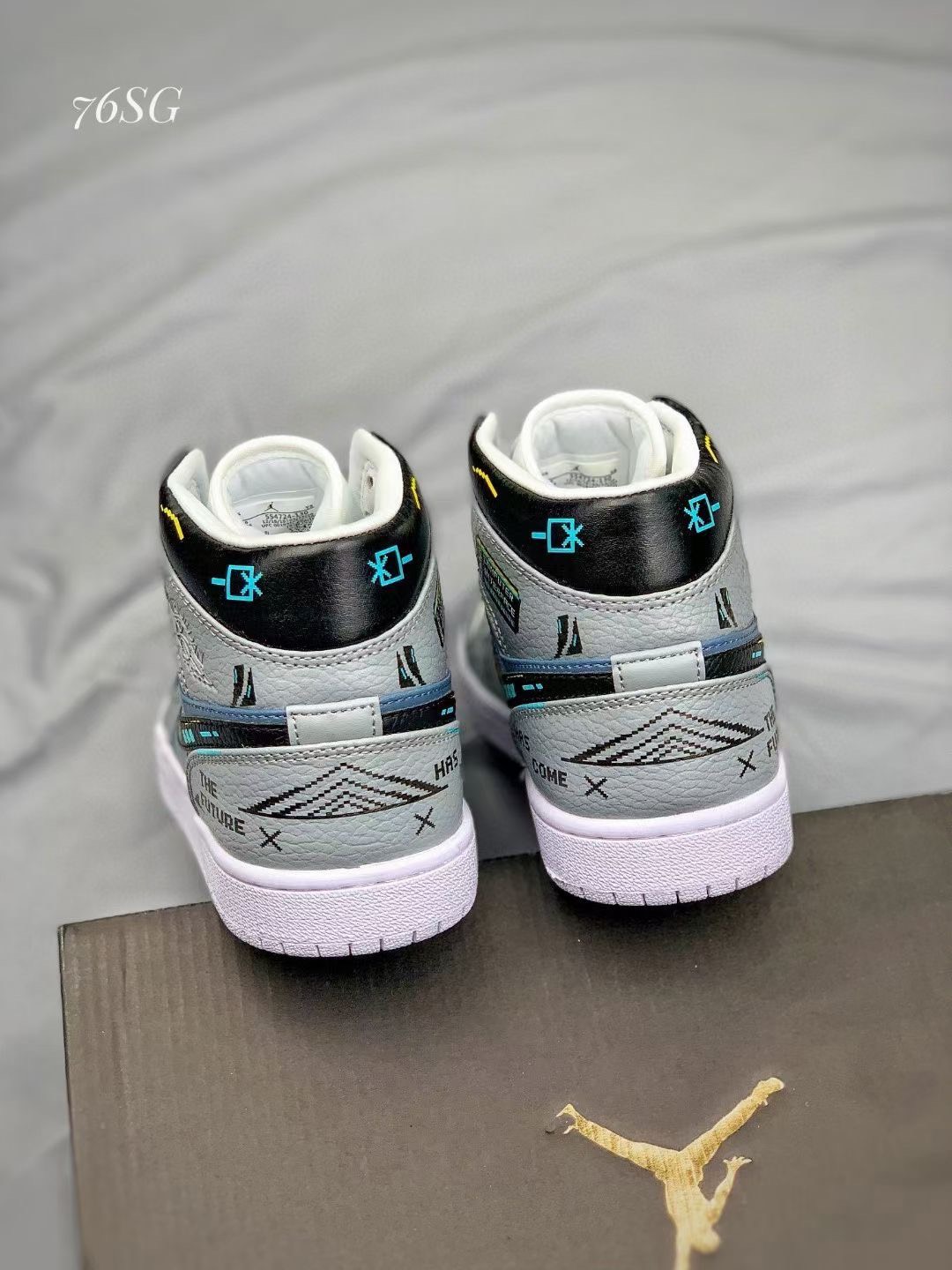 NIKE-Wmns-Air-Jordan-1-Mid-GameAJ1-554724-1302.jpg