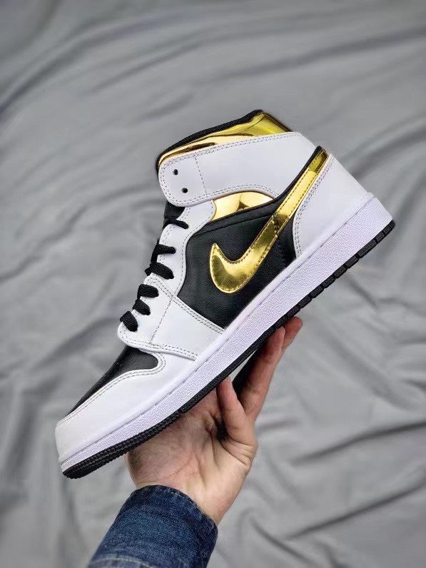 NIKE-Wmns-Air-Jordan-1-Mid-SEUniversity-GoldAJ11.jpg