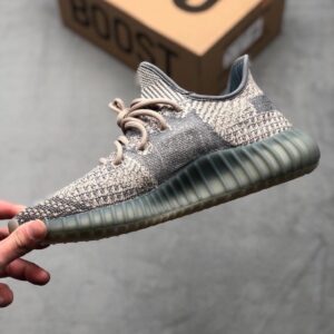 YEEZY 350 V2