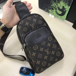 Louis Vuitton AVENUE SLING
