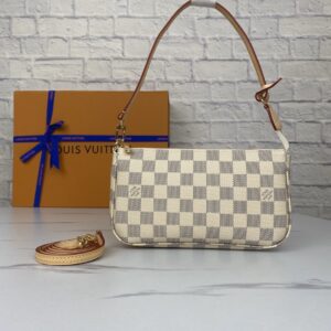 Louis Vuitton Pochette Monogram LBM