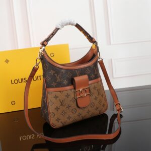 Louis Vuitton Fold Tote MM