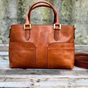 Elegant leather bag